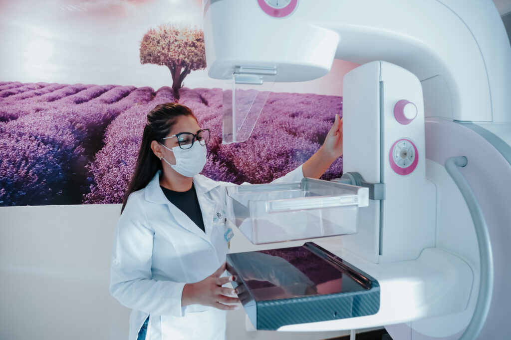 Outubro Rosa: Conheça os Exames de Mamografia, Tomossíntese e Mamotomia